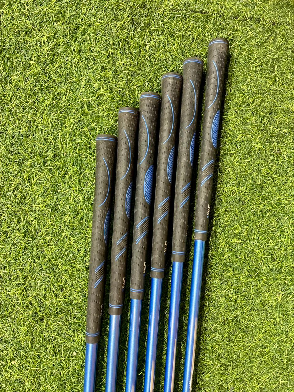 Left Handed LPGA La Femme Golf Set