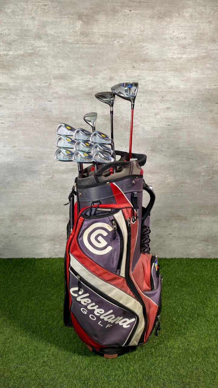 Golf bag with Cleveland golf clubs on a green and gray background