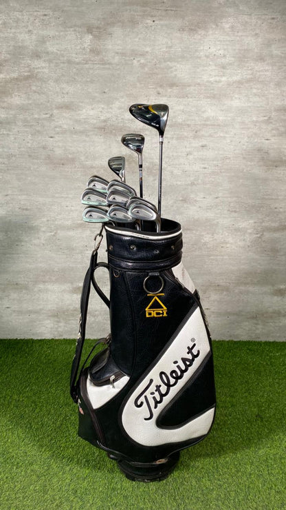Golf club set in a Titleist bag on a green and gray background