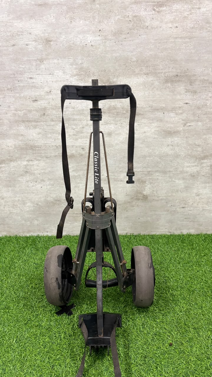 Classic Lite 2-Wheel Pull Golf Cart.