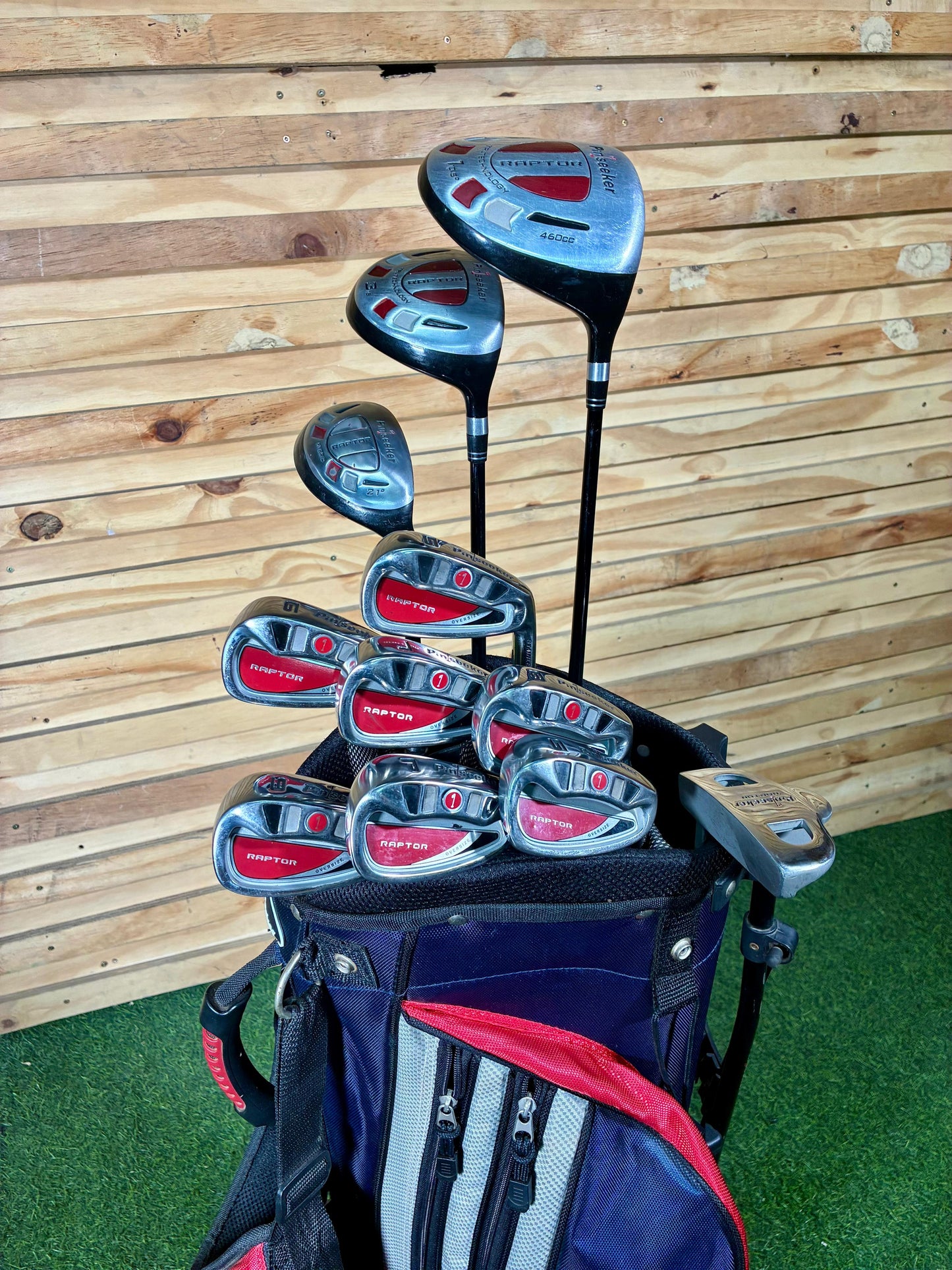 Pinseeker Raptor Golf Set